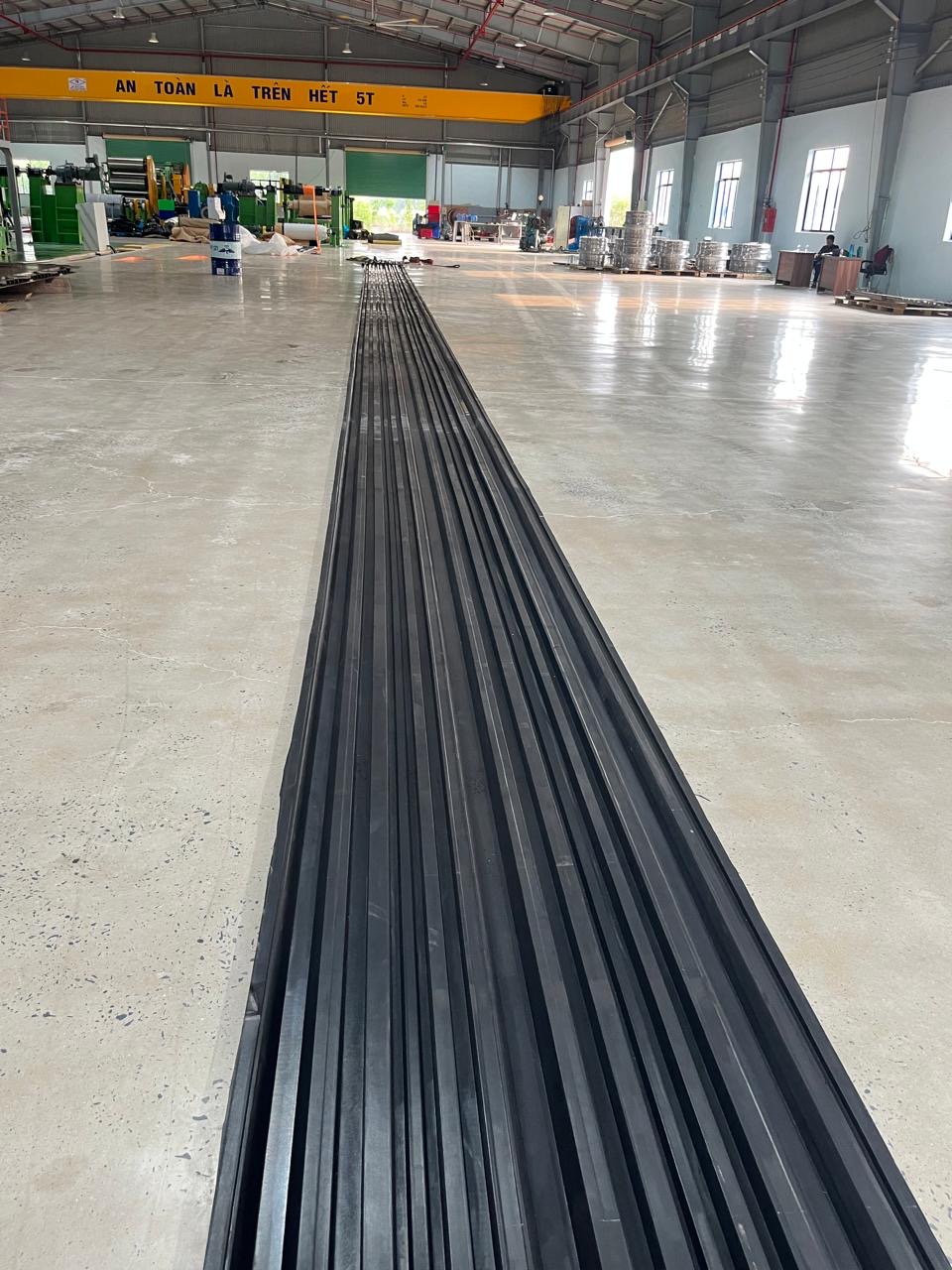 Băng tải dùng cho máy cán tôn